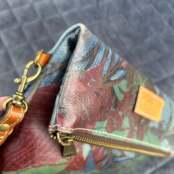 ˚₊‧꒰ა ☆ ໒꒱ ‧₊˚ Patricia Nash Watercolor With Zipper Closure (3B-080) - Picture 3 of 12